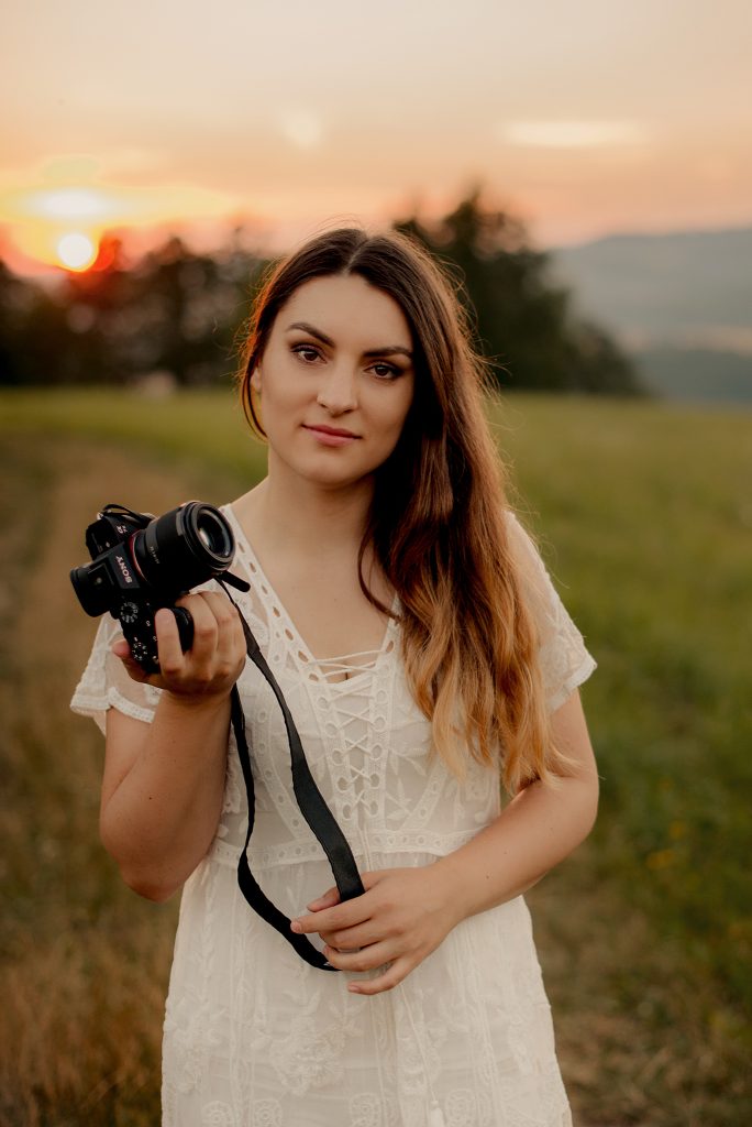 JUSTYNA BIESAGA-SROKA PORTRET Z APARATEM